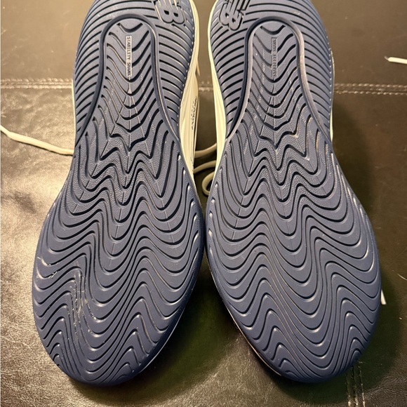 (Clearance) New Balance Men's 10.5 D 696v5 Hard Court Tennis Shoes in White/Navy - Picture 3 of 6